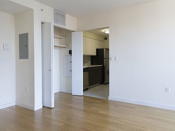 4th image of 310 E 2nd St APT 4B