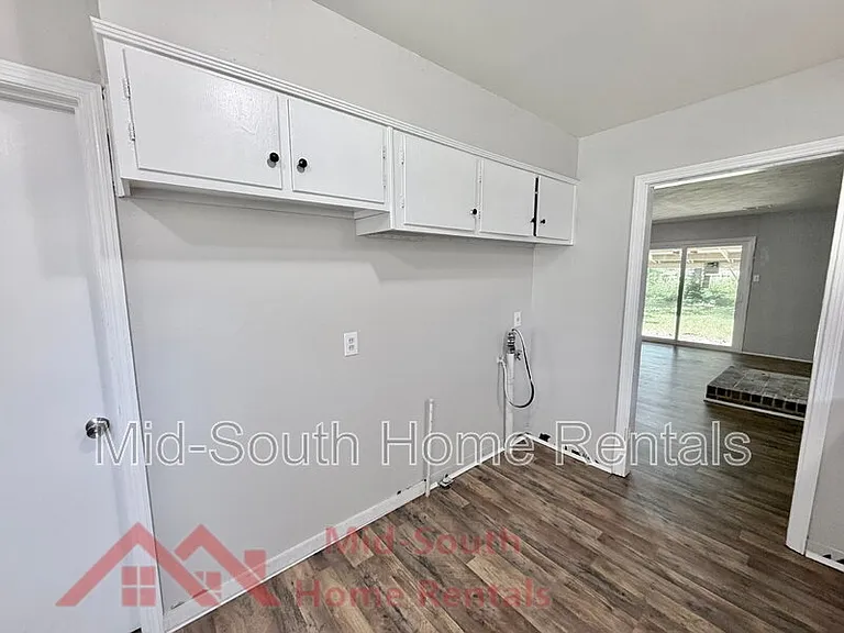 3040 S Edgeware Rd — Photo 7