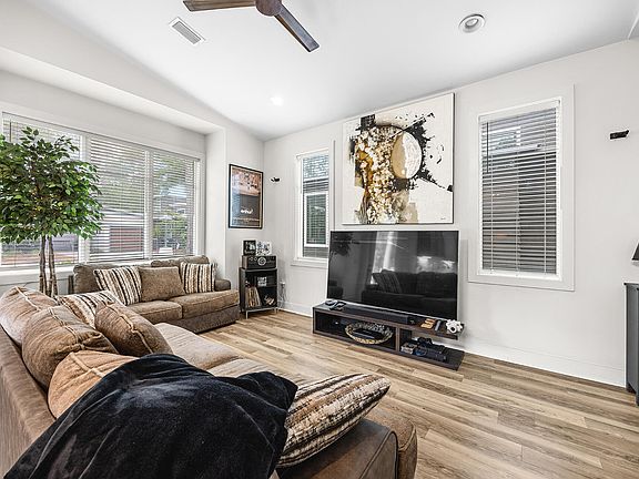 3rd image of 51 Edens Landing Cir