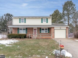 21 E Greenhouse Rd, Dillsburg, PA 17019