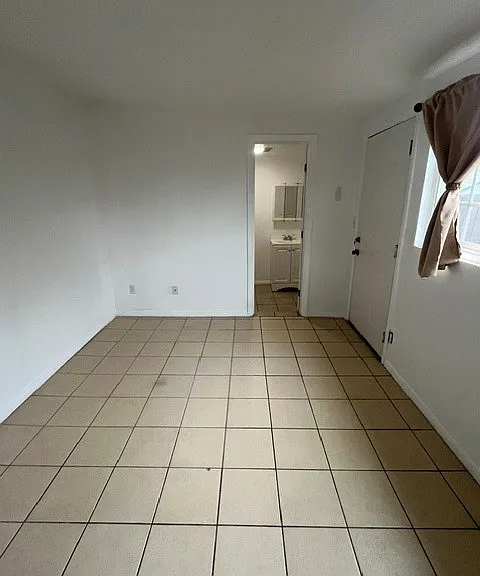 529 Hibiscus Ct #1 — Photo 4