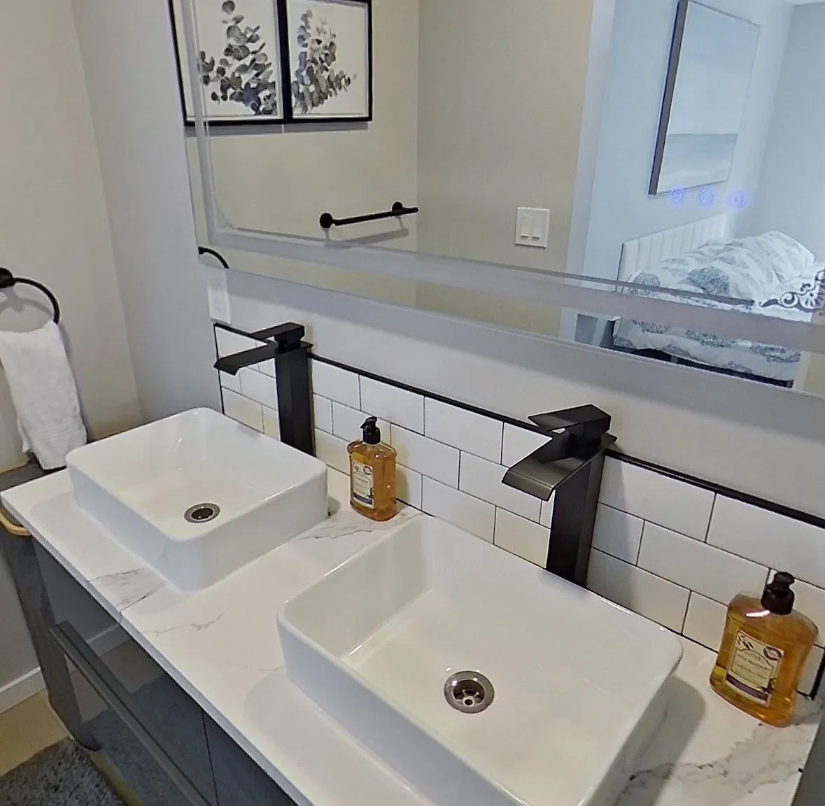 2 bed, 913 sqft, $1,975 — Photo 2