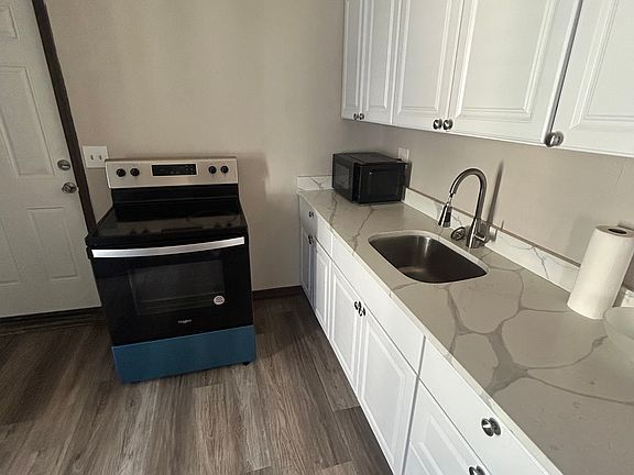 2nd image of 616 Moosic St APT 2