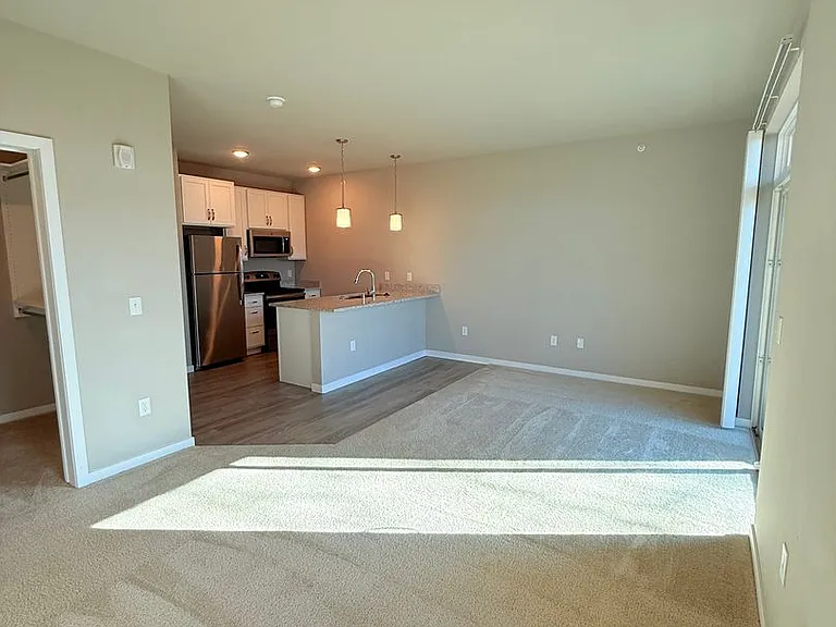Lincoln Street Apartments — Photo 32