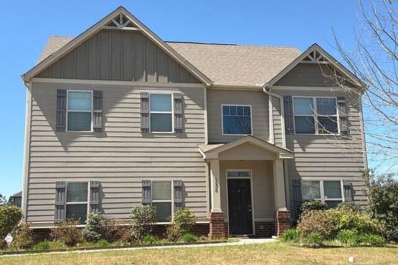 1st image of 135 Oakwood Dr