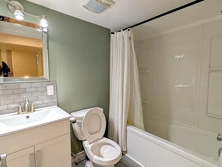 102 Kensington St #LOWER — Photo 8