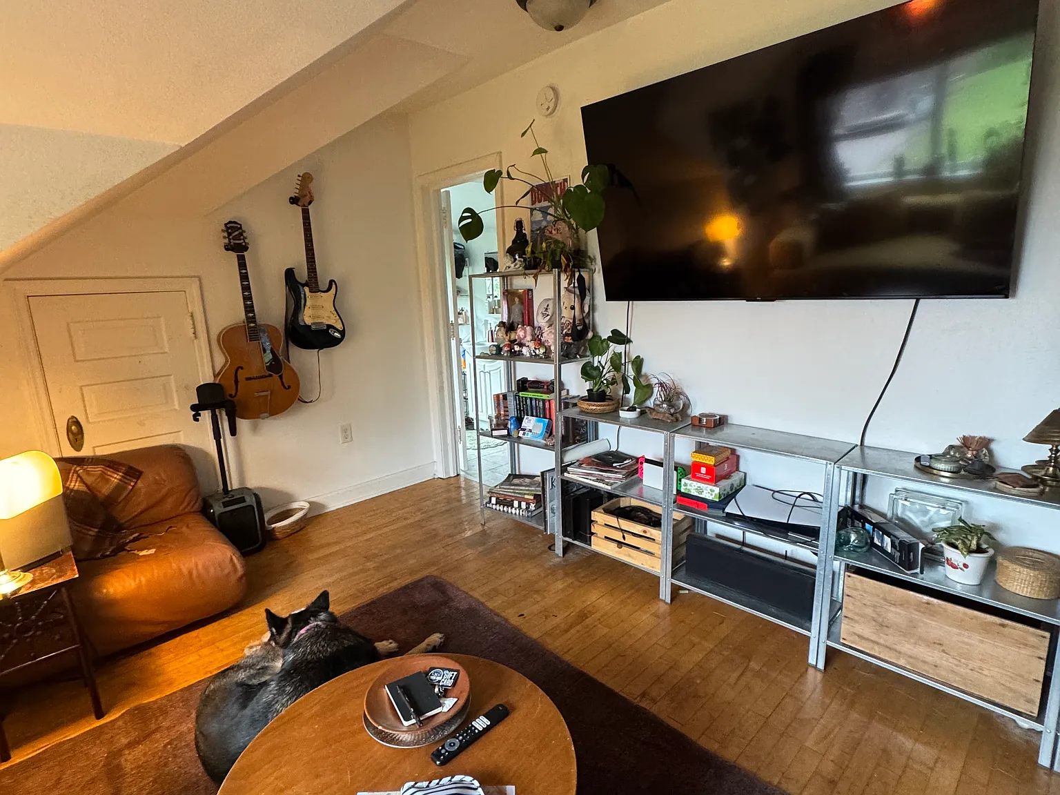 1 bed, 1300 sqft, $1,700 — Photo 2