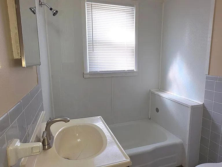 826-830 S Link Ave — Photo 7