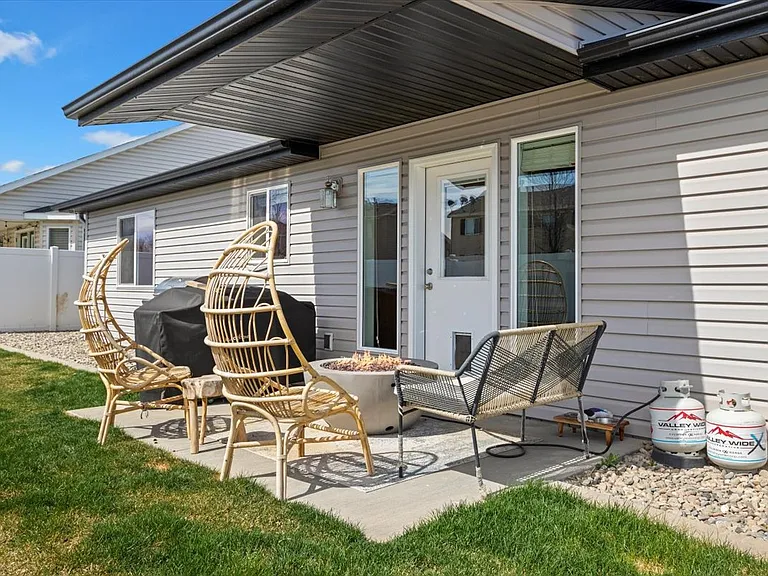 282 Joellen Dr — Photo 8