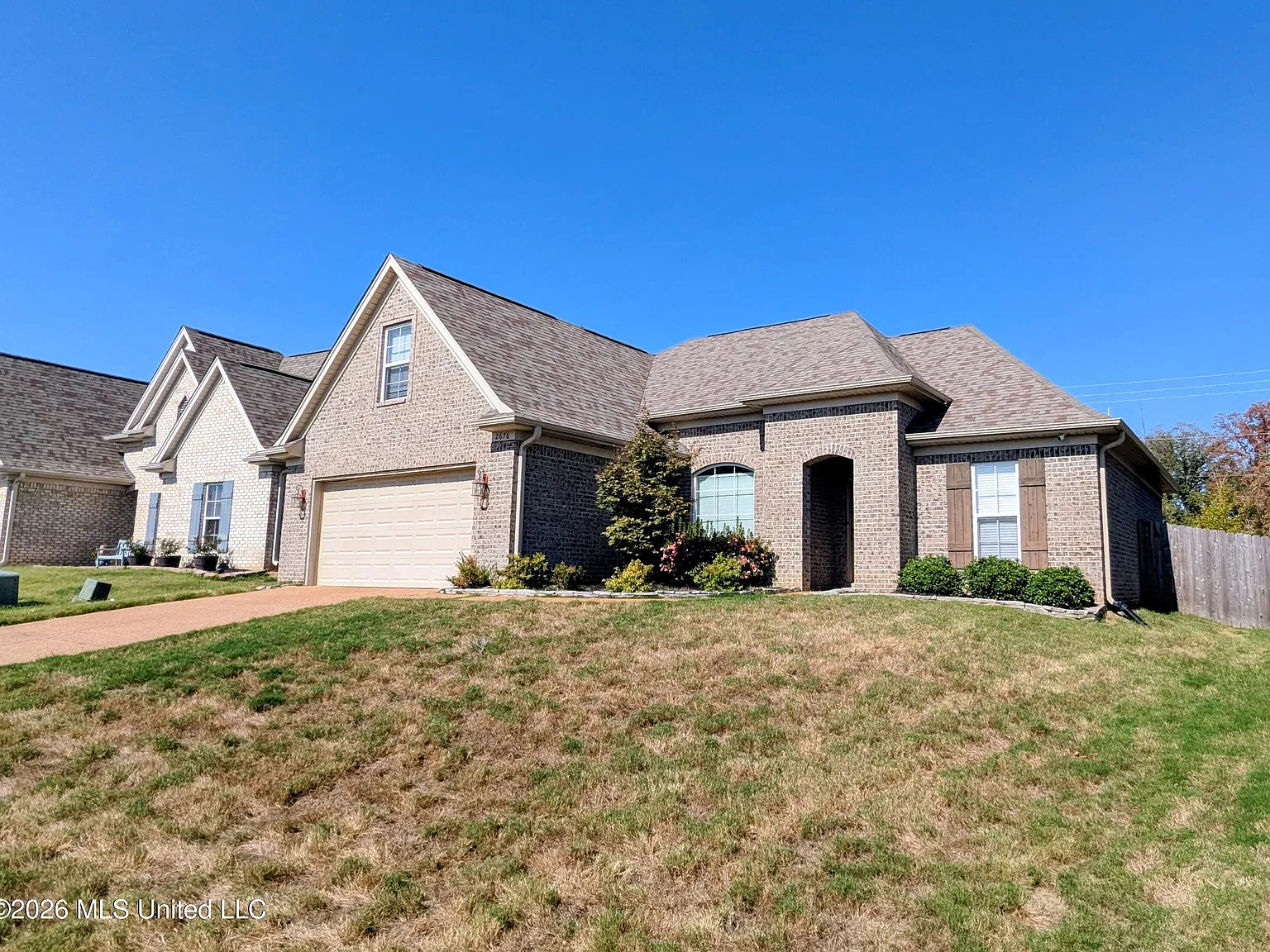 3 bed, 2.0 bath, 1887 sqft, $2,295 — Photo 2