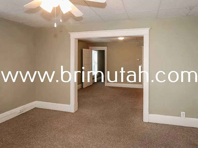 273-275 S 400 E #12 — Photo 4