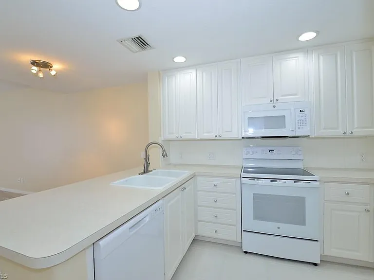 28725 Alessandria Cir — Photo 6