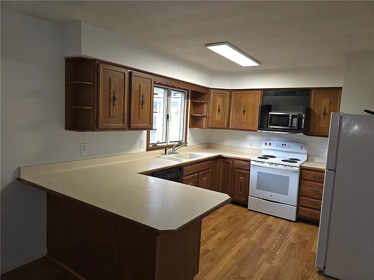 379 Hollybrook Rd — Photo 5