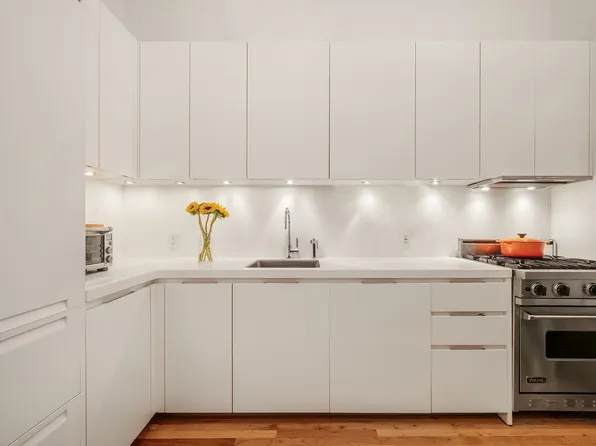 175 East Broadway image 5 of 12