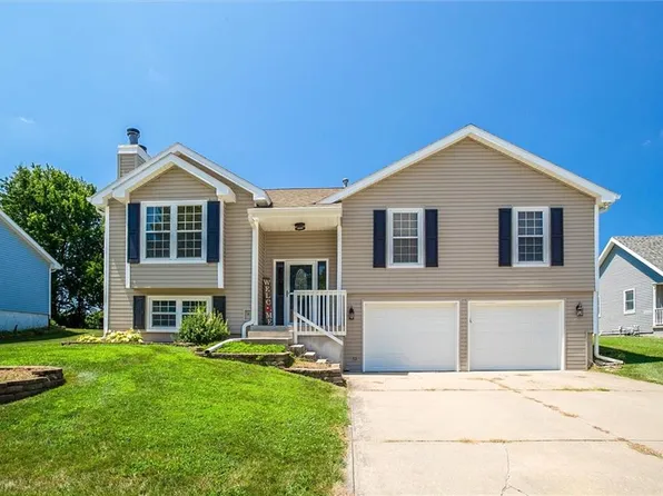 302 Crimson Ct, Cameron, MO 64429