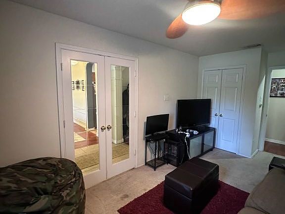 4th image of 304 W Iowa Dr
