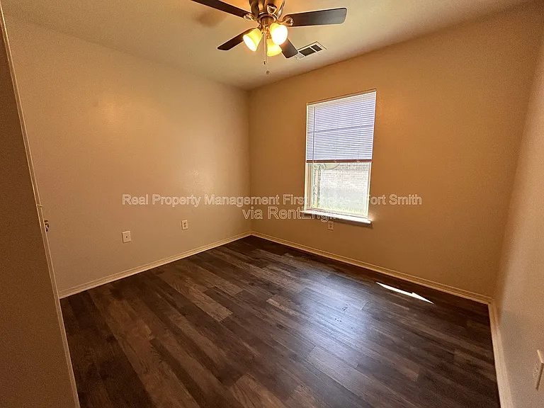 1439 Brazil St — Photo 10