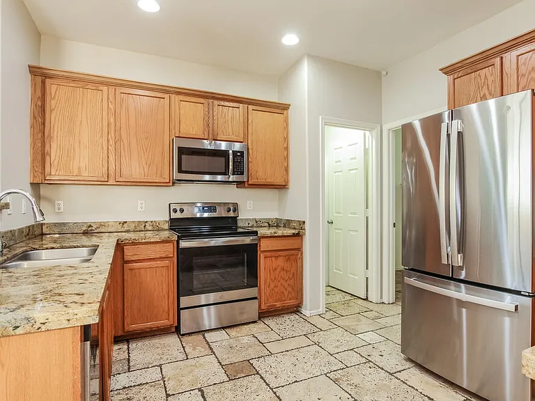 6829 S 68th Ln — Photo 7