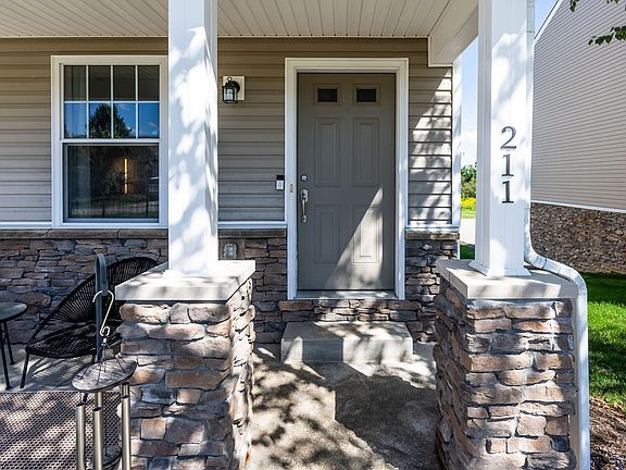 4th image of 211 Spring Blossom Cir