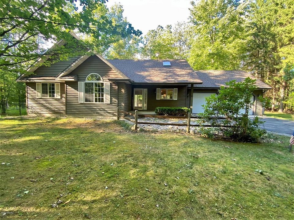 1st image of 9246 White Pine Dr