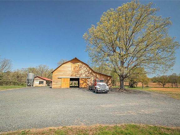 3rd image of 32286 Laton Rd