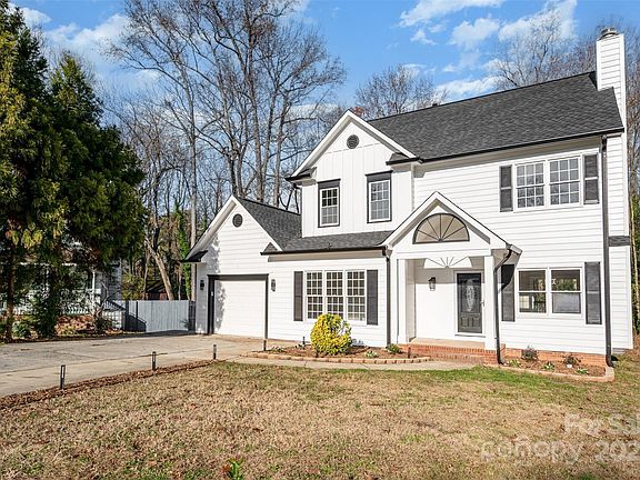 2nd image of 2537 Amber Creste Ln