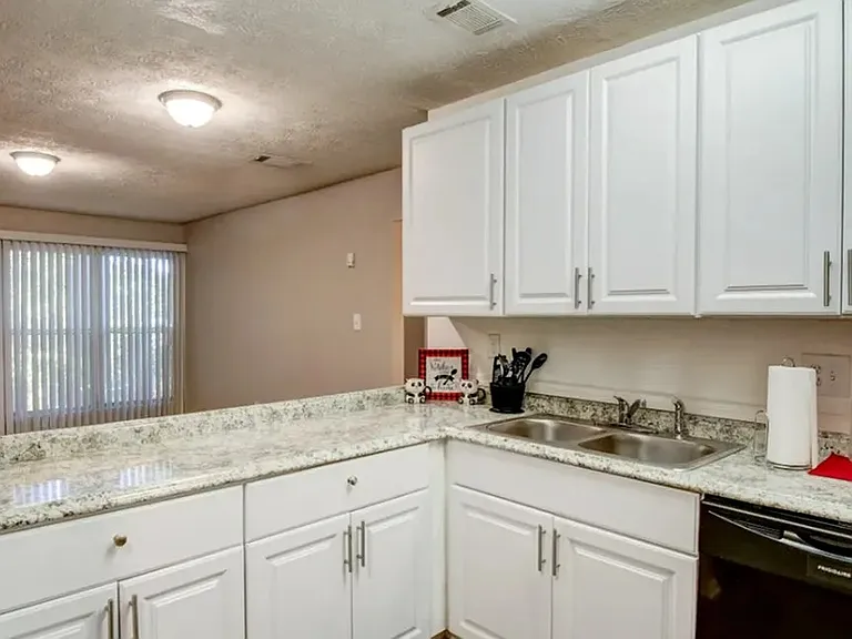 1633 Stanton Rd SW #1 — Photo 9
