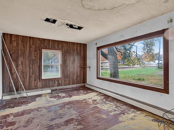 5th image of 112 3rd St E