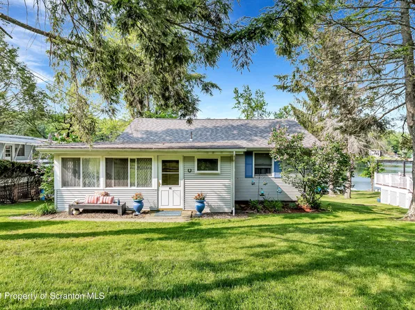 160 Kennedy Dr, Factoryville, PA 18419