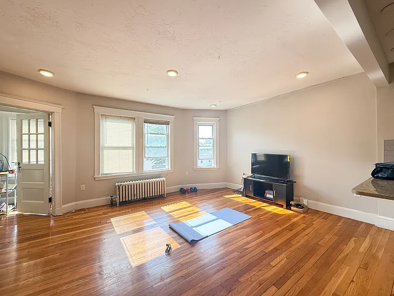 28 Winter St #2 — Photo 3