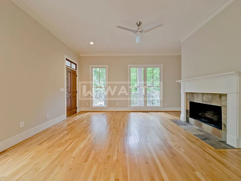 216 Hawthorn St — Photo 5