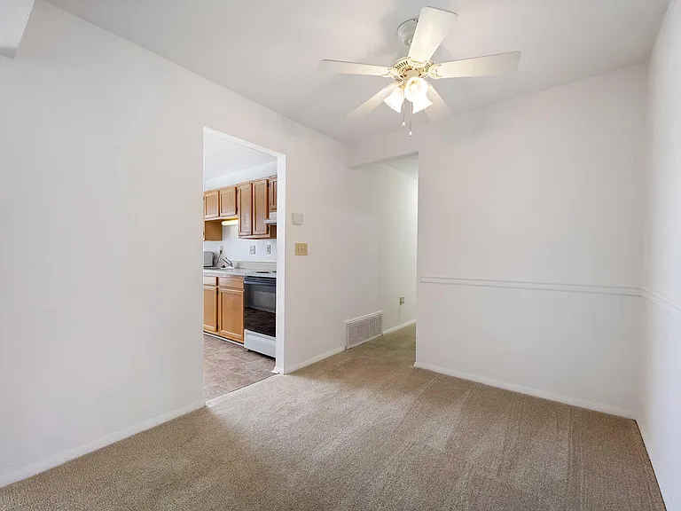 Foxridge Apartment Homes — Photo 146