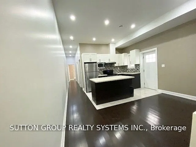 924 Danforth Ave #2 — Photo 3