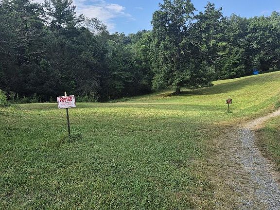 4th image of 301 Carnation Ln