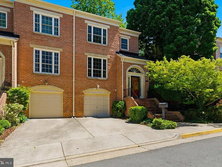 1433 McLean Mews Ct — Photo 2