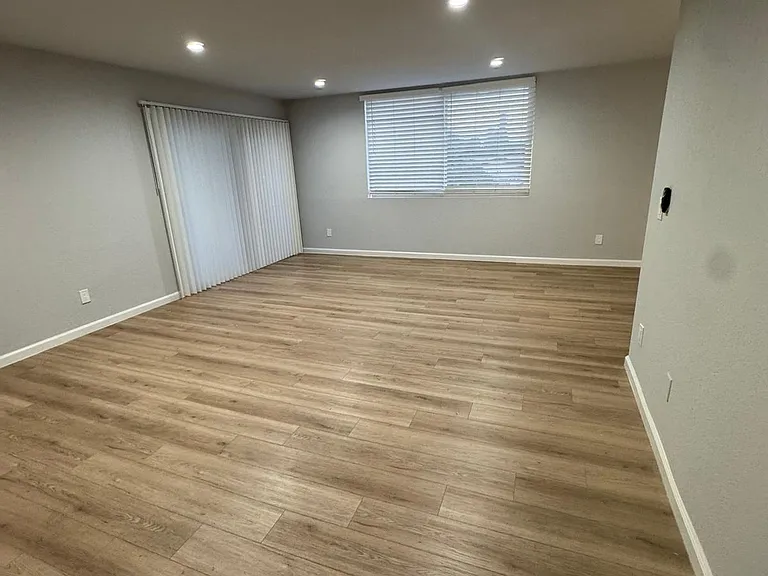 4605 Sylmar Ave — Photo 15