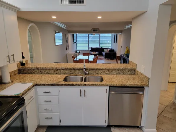 3540 Whitehall Dr APT 106, West Palm Beach, FL 33401