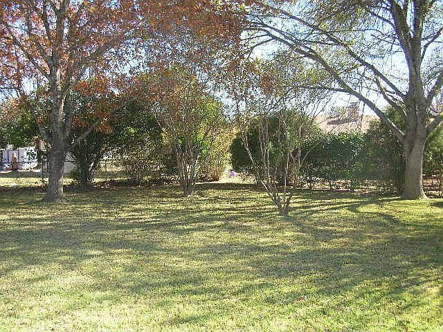 2nd image of 327 Broadmoor Dr