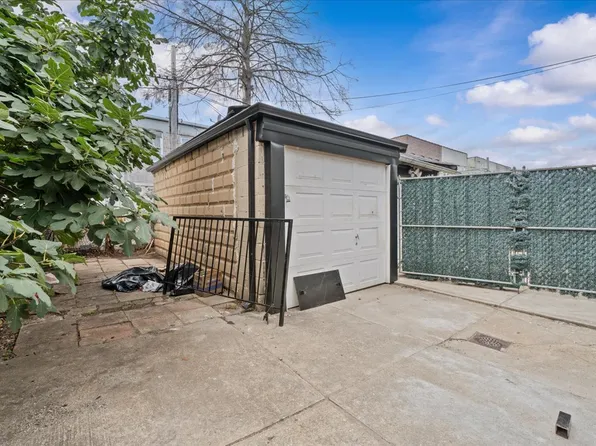 342 East 55th Street image 14 of 14