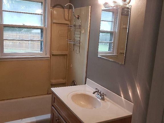4th image of 1825 W Leonard Ct