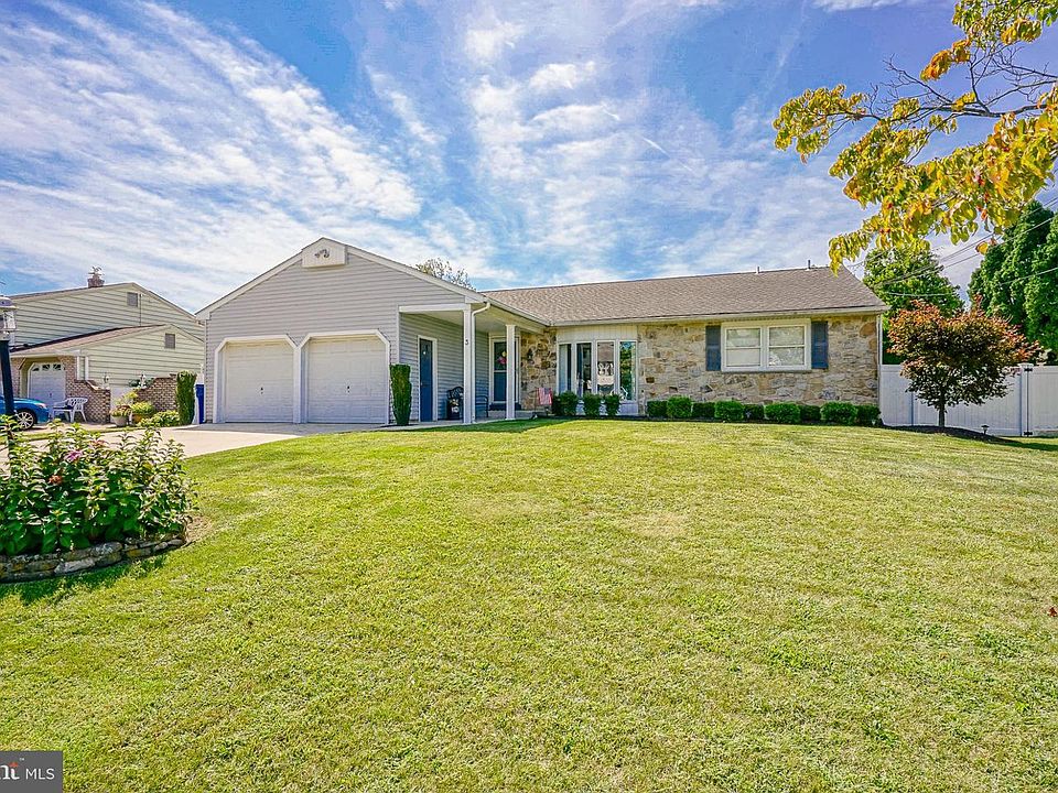 1st image of 3 Pebble Ln
