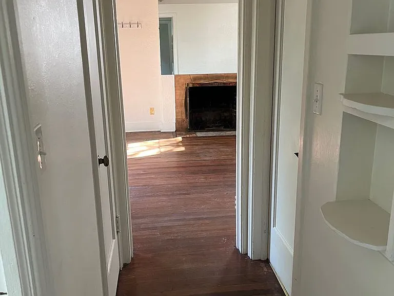480 NE Maiden Ln — Photo 10