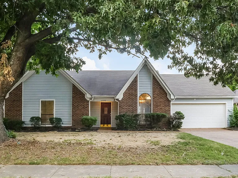 2590 Laurelcrest Dr — Photo 1