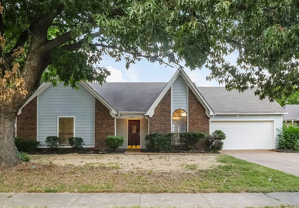 2590 Laurelcrest Dr