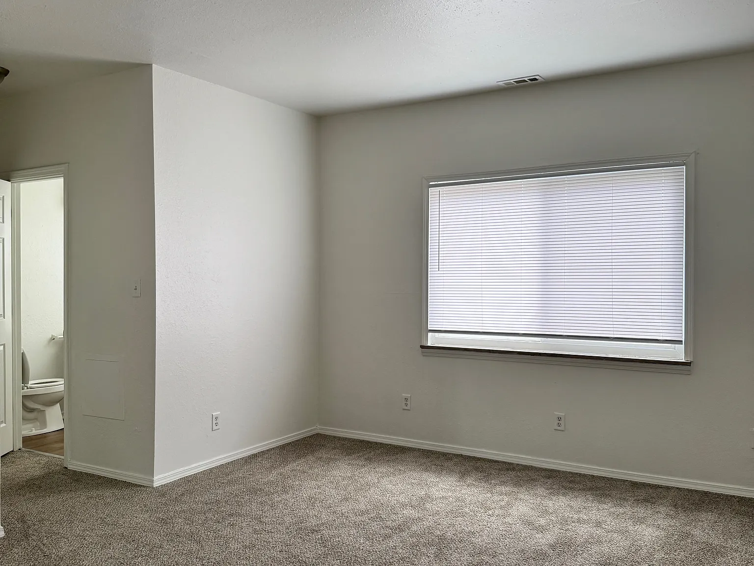 2 bed, 950 sqft, $1,295 — Photo 1