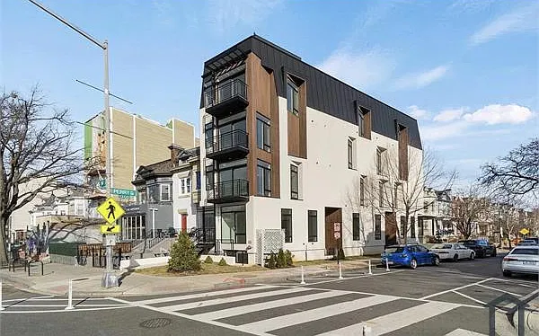 2 bed, $3,051 — Photo 1