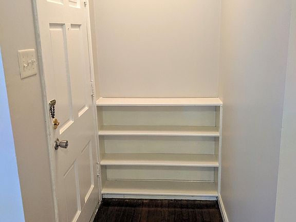 5th image of 1117 Robin Hood Ln
