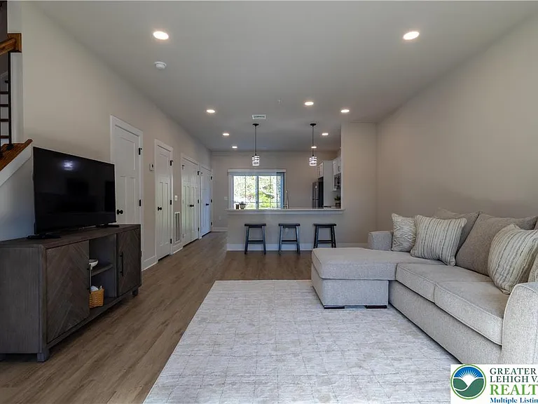 1411 Greenview Dr #24 — Photo 7