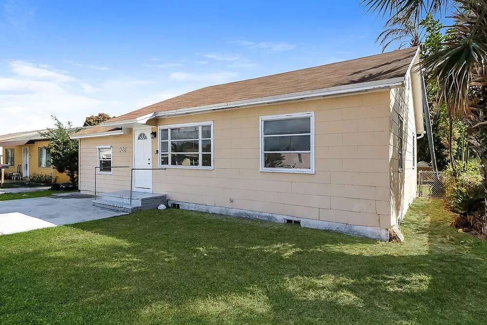 4 bed, 2.0 bath, 1200 sqft, $3,460 — Photo 3