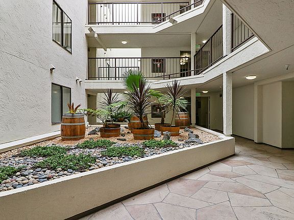 2nd image of 825 La Playa St APT 423